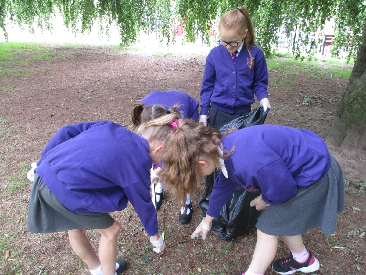 SSSJ_RISE's tweet photo. #class5 #communitymorning More photos of us hard at work doing our bit to help Earl Shilton be clean and litter free. We brought it all back to school and it's now in the bin. thank you to #MrAdams for the litter pickers. https://t.co/WAerqoopuy