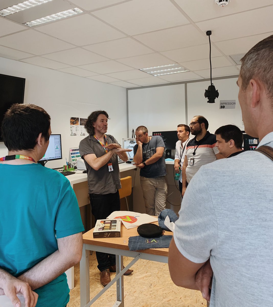 FrogerLaura's tweet photo. #InnovationWeek @AccentureFrance :  le MakerSpace vous connaissez ? 💡 Pensé comme un #fablab, le MakerSpace permet d’accroître l’idéation, l’innovation et la créativité de nos collaborateurs ! Découvrez le centre de Nantes 👉🏻 https://t.co/hZxOQto9SV https://t.co/YnFUe7bzYD