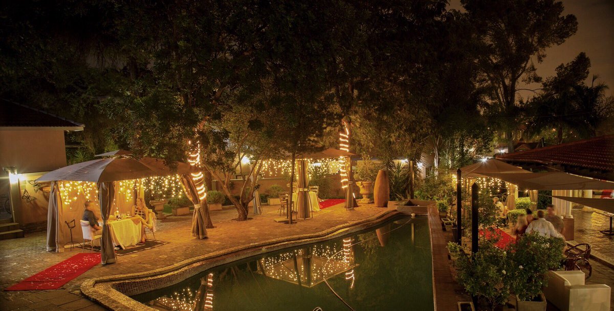 RestWeekSA's tweet photo. Start your Monday of right and let LeSi Restaurant's newly launched Performing Waiter Restaurant entertain you whilst you enjoy a scrumptious six course dinner during the Restaurant Winter Edition! The good news is that you can still book a table via: https://t.co/aP26lzd2RN https://t.co/WuDkmnoaZv