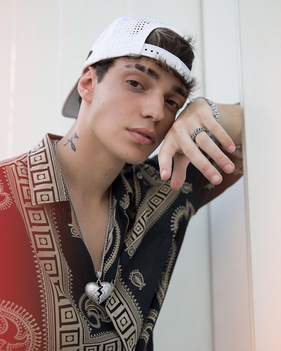 daniel__cosmic's tweet photo. Mi prendi come nessuna 🤯
Se sei un vero colpo di ⚡️ ascolta subito il nostro nuovo singolo: https://t.co/RlYQHDw0a9
Ogni 100k di stream, io e @astolwho faremo un concerto a casa di uno di voi #fulmine https://t.co/cXT6RO4EvO