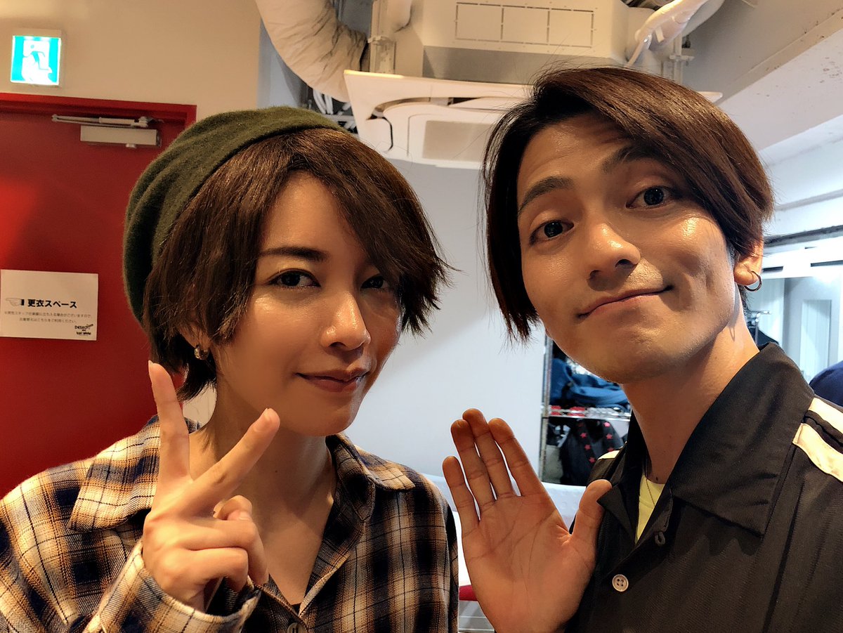 soshi_kasumi's tweet photo. #DarlingLive ããããšãããããŸããïŒ
åã¯æåŸã®Darling!Liveã ã£ãã
äŒãã«ããŠãããŠå¬ããã£ãã
ãã·ã¬ããããšãåçæ®ã£ãŠããã£ãïŒïŒ
åºçªåã«è¢ã§ãã·ã¬ãããã®MCèãæéãã»ããšã«å¥œãã ã£ããª....
ããããšãããããŸããðââïž
#è±èšèãåã« #ã¯ãªããš #ç·è£
#ç·è£
ãŠããã https://t.co/q8BjaRQbHV