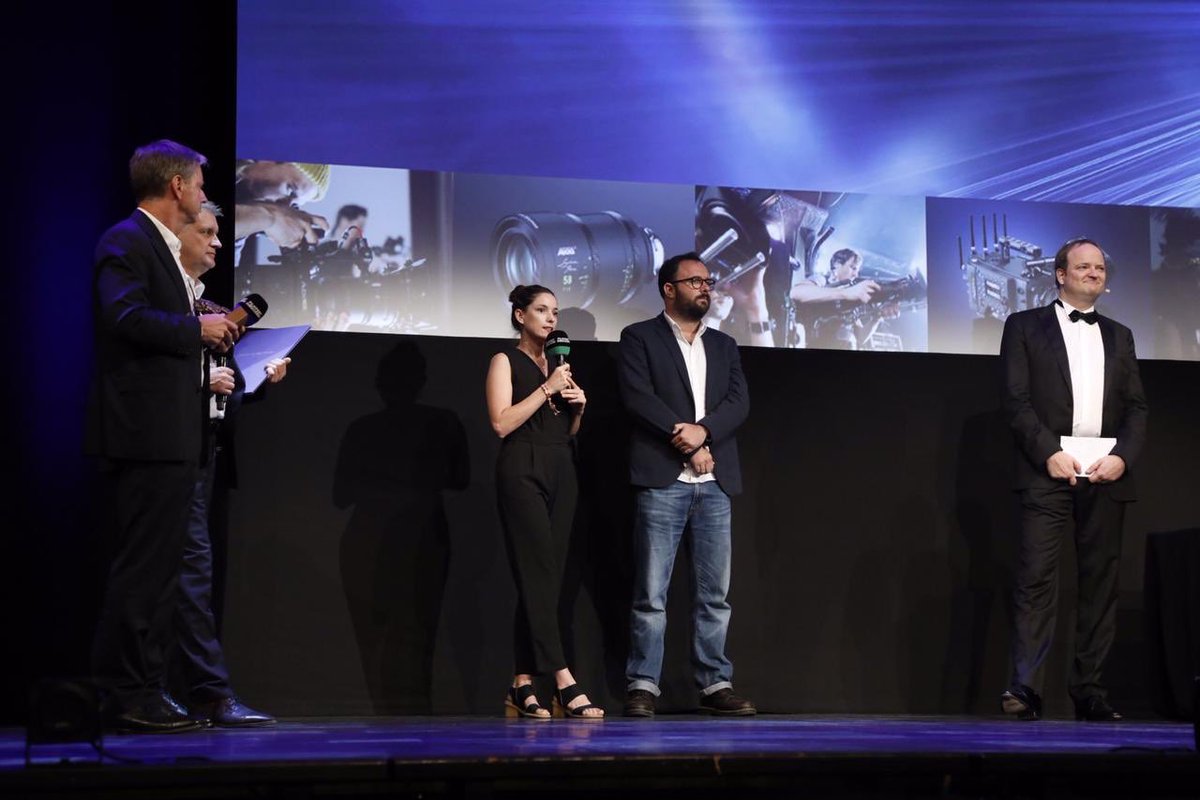 bacuraufilme's tweet photo. Algumas fotos da premiação do Festival de Munique (@filmfestmunich), onde BACURAU venceu o Prêmio de Melhor Filme da Competição Internacional Cinemasters. #Bacurau estreia em 29 de agosto nos cinemas! 💥 https://t.co/OoMx2CgKtH