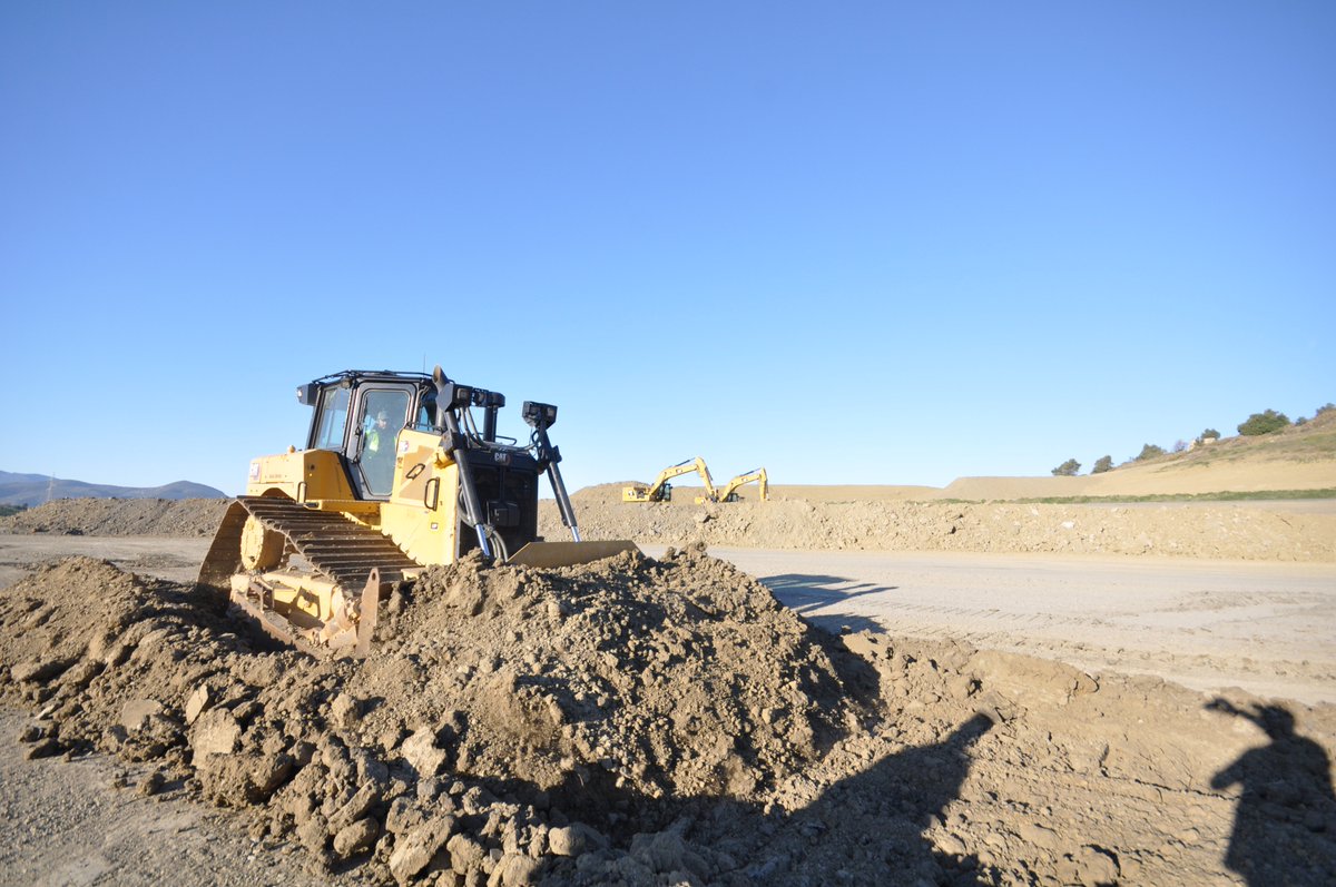 FinningNews's tweet photo. As part of @Flanneryplant's new £30m fleet deal, they will become the first UK operator of @CaterpillarInc's new #D6XE!
The new #machine offers huge performance and efficiency benefits - check back later this year for more about it! #caterpillar #construction https://t.co/oEWadbfIHv