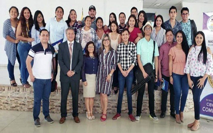 ecuador221's tweet photo. Estudiantes de Comunicación Social participaron en encuentro binacional https://t.co/32vwqJgDzu https://t.co/Hs1RhWnQe6