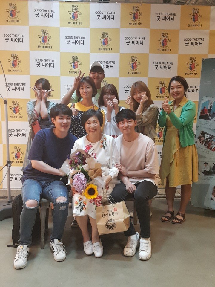 mintjenie's tweet photo. 성병숙 선배님이 출연하신 '안녕 말판씨' 연극을 보고왔습니다! 스토리가 너무 좋아서 낭독극에서 라디오드라마로, 라드에 출연하신 성병숙 선배님 추진으로 연극까지 올리게 되었다고 합니다👍 관객들 반응이 넘 좋아서 공연 연장까지😮 KBS 무대 [나의 첫번째 장례식&amp;결혼식]도, 연극도 추천해요~ https://t.co/tfqwwYEnJc