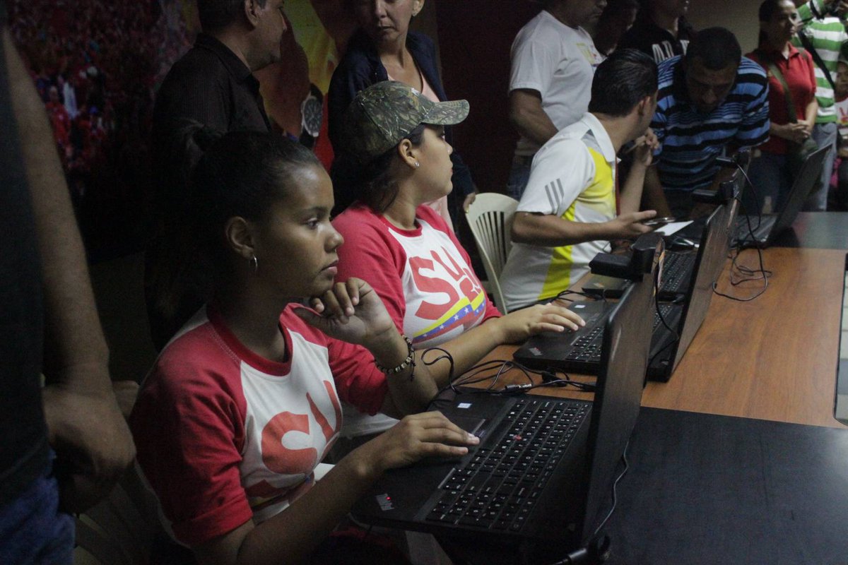 DirwingsSF's tweet photo. Iniciamos este fin de semana el censo para carnetizar las brigadas de la Misión "Somos Venezuela" con la participación de hombres y mujer comprometidos en seguir fortaleciendo las políticas de protección del Gobierno Nacional.
-
#VamosPorMás
@LaGranCiudadSF https://t.co/RGgjuVJYw2