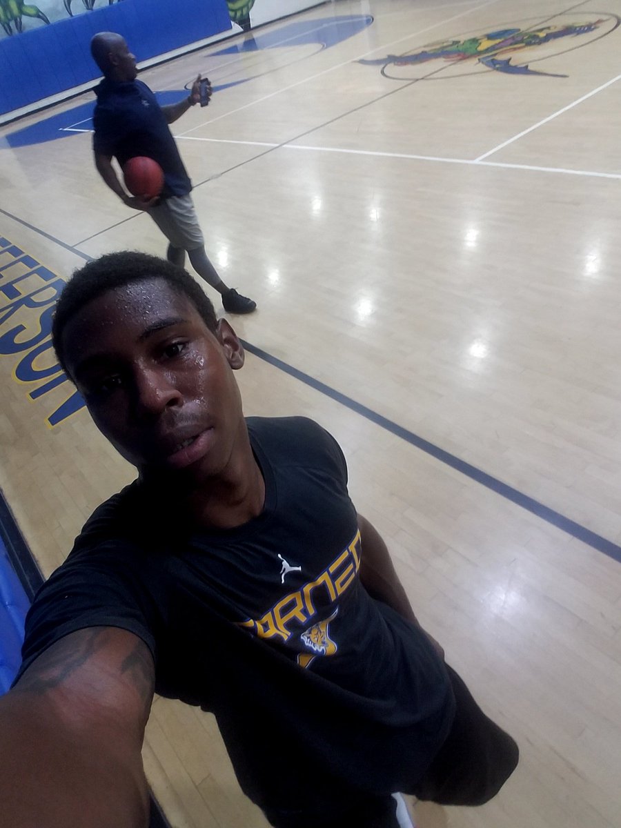 _digit25's tweet photo. Back where it started putting in that work with pops #EffortNAttitude https://t.co/CTNBsGEku0