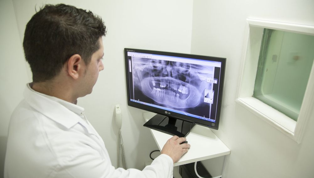 Sole_AXA's tweet photo. Expertos de nuestro país han desarrollado una prótesis impresa en 3D que ayuda a la regeneración del hueso mandibular de jóvenes de entre 15 y 20 años https://t.co/emkkF8qqEG https://t.co/UK6ifp5Aey