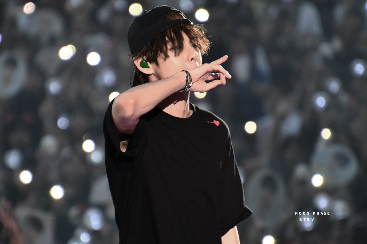_Moon__Phase's tweet image. 0706 SYS OSAKA🐙

#김태형 #BTSV #방탄소년단뷔 #뷔 #태형 #태태 #taehyung #방탄소년단 #BTS  @BTS_twt