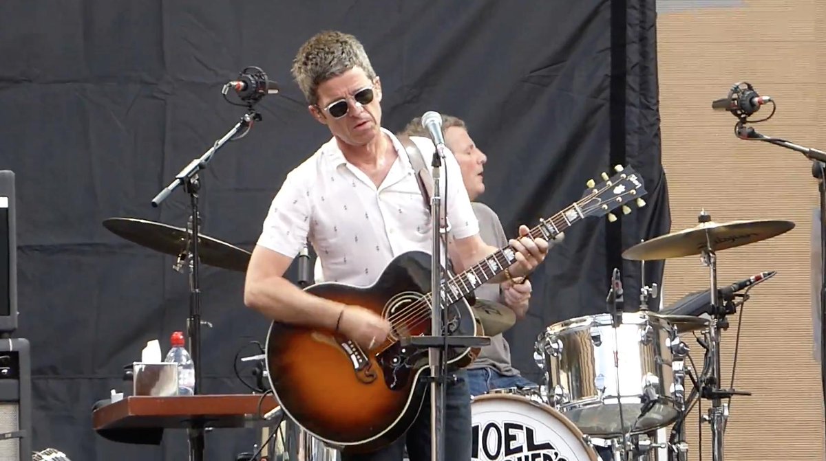 Latest Oasis News On July 8th 17 Noel Gallagher S High Flying Birds Supported U2 At Twickenham In London England Watch The Full Set In The Link Below Noel Would Later