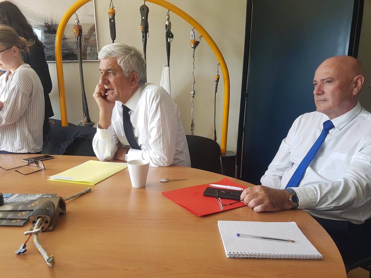 Visite de #karversailingexperience par <a href="/Herve_Morin/">Hervé Morin</a>, entreprise exemplaire au niveau de son #développement à l'#international.
CA export 60% à 70% au USA, Australie...#innovation et #design Tanguy de Larminat salue la réactivité et la simplicité du guichet unique <a href="/ADNormandie/">AD Normandie</a>