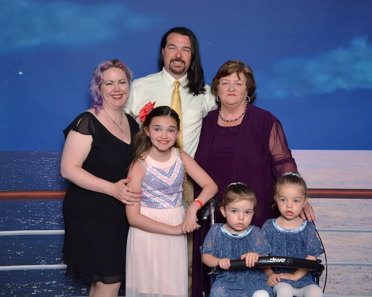GoWithGinger's tweet image. Nothing like a formal #portrait when you have the #multigen family together!  Good Job @RoyalCaribbean Harmony of the Seas!  The Stephens family had a great time!