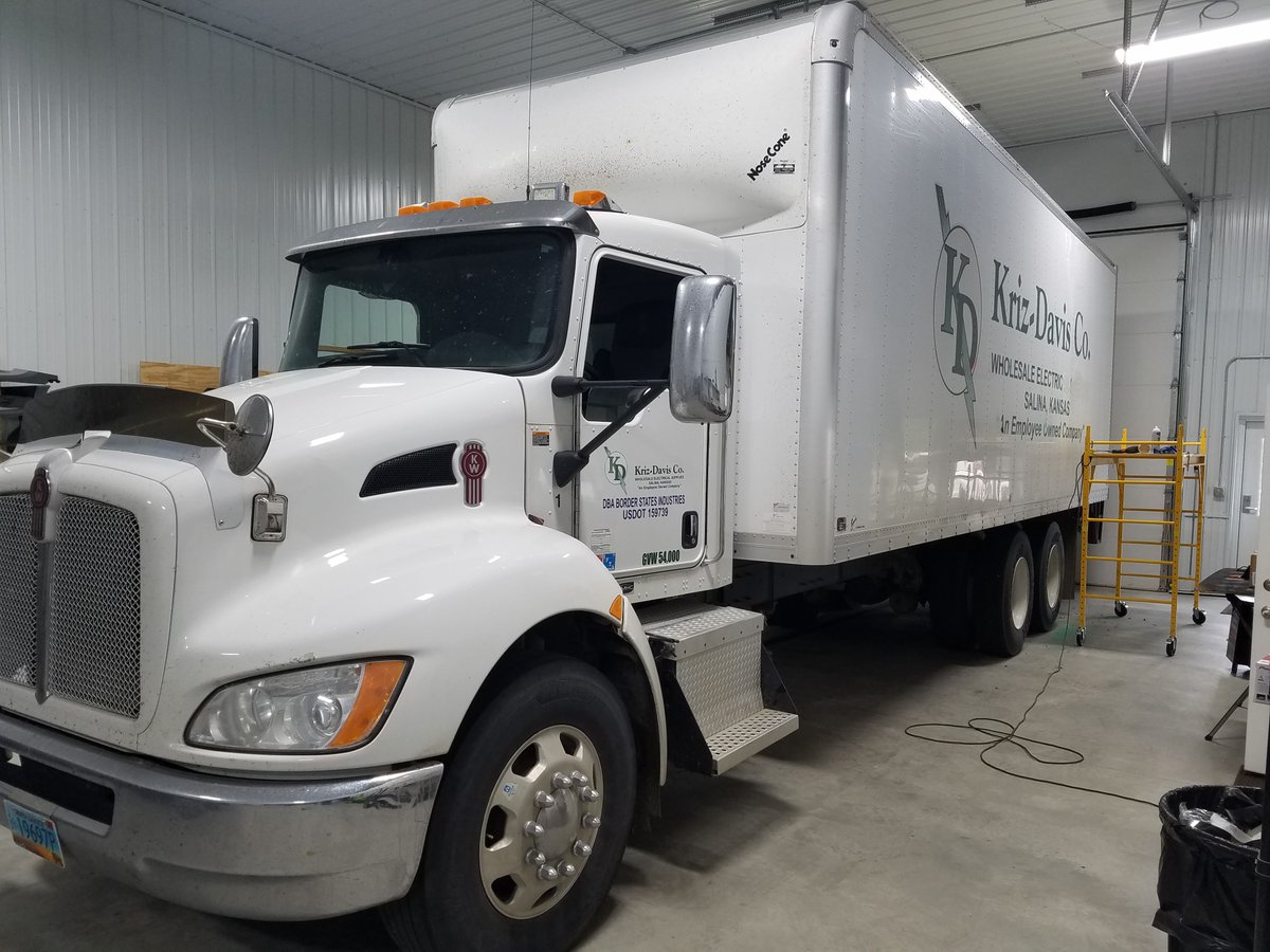 CodeZeroFargo's tweet image. Check out this before and after of a truck that needed it's vinyl removed. Good as new! 
#codezero #czdoesit #fargo #vinylremoval