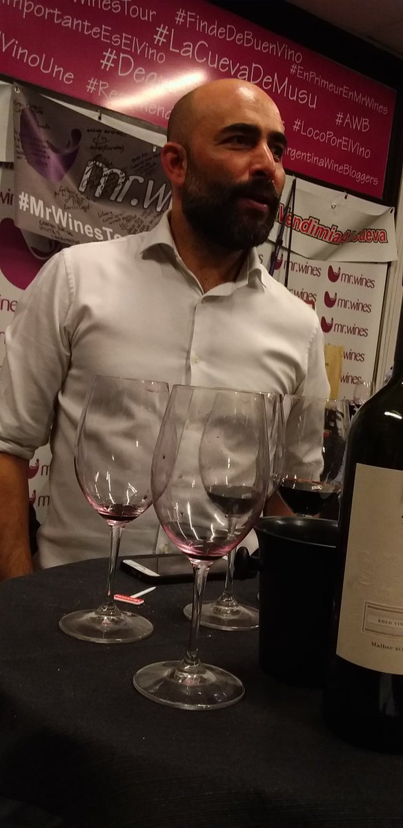 Hoy cumple el increible <a href="/geriswine/">Geri</a>  y desde la cueva de <a href="/VinotecaMRWines/">Musu</a>  vuelan corchos en su honor!!