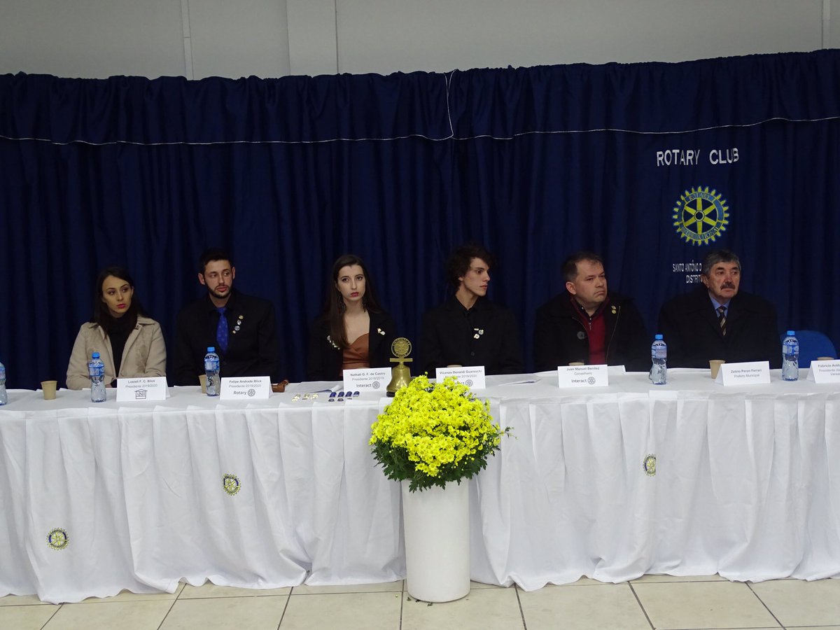 InteractSAS's tweet photo. Na noite do dia 06/07/2019, ocorreu a posse dos novos sócios e da nova diretoria do Interact Club de Santo Antônio do Sudoeste referente à gestão de 2019/2020.
Juntos nós fomos a inspiração e agora iremos conectar o mundo! 💛💙🌎 https://t.co/anqoGnXfmg