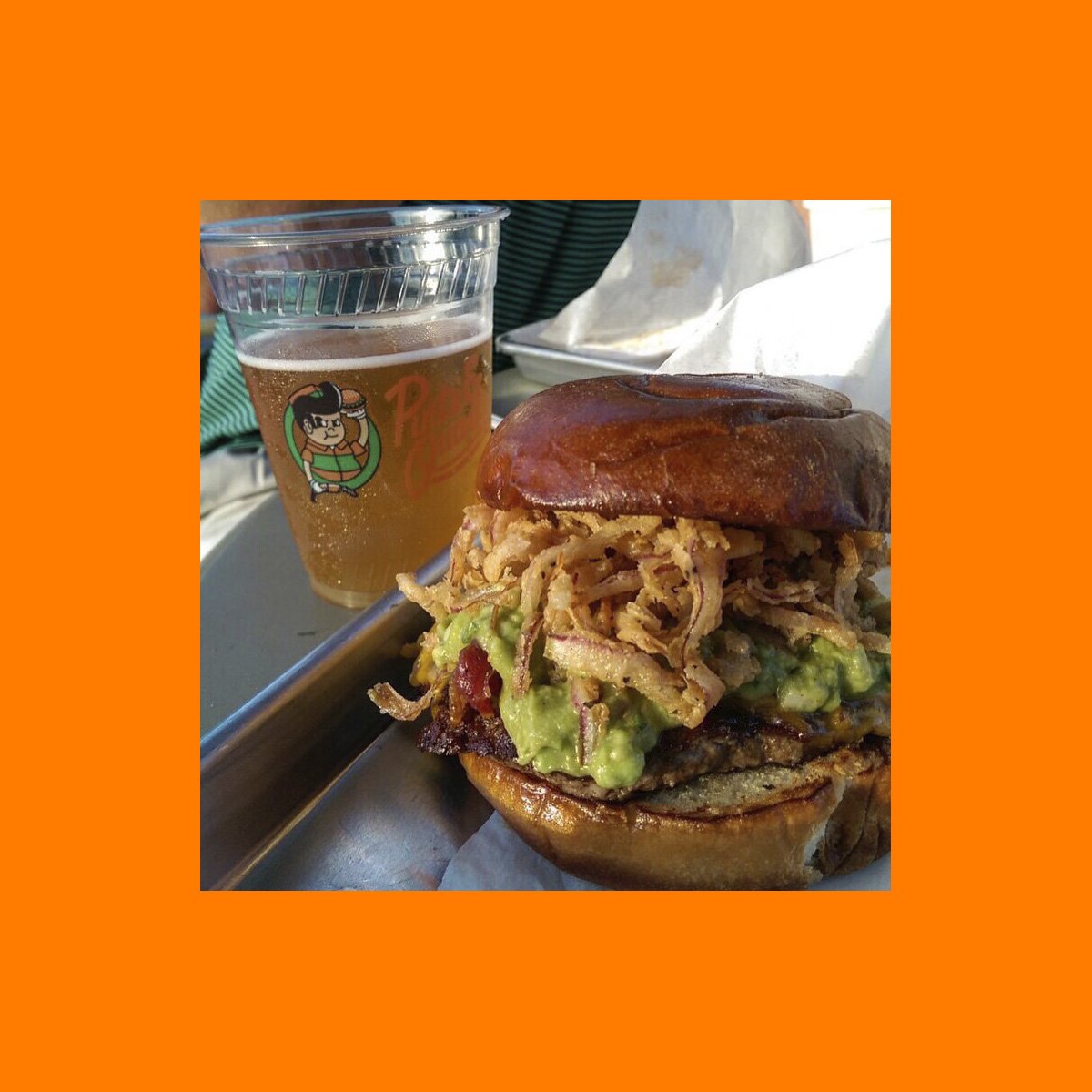 Burgers on our mind today at Pints and Quarts Dallas
Kick it off with a fresh cup o coffee next door at Mudsmith

🧠🍔☕