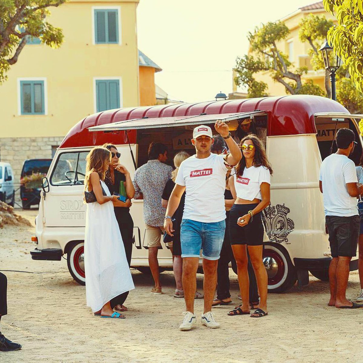 calviontherocks's tweet photo. Hier, festivaliers et artistes se sont rencontrés à l’occasion de l’apéro pétanque by @capmattei 

📷 @NikkosALLEGUEDE / @LouisDerigon / @wasabiartwork 

#capcorsemattei #readyforcalvi #calviontherocks https://t.co/F8PHG5Hwlw