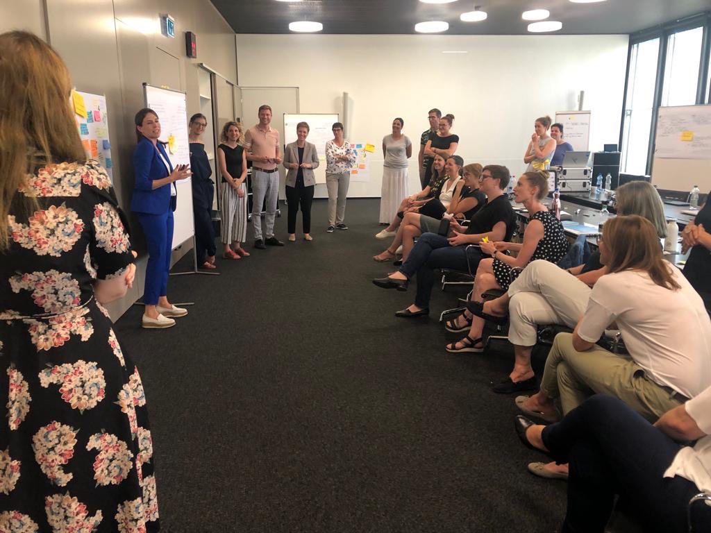 #teamsrgssr. Hier bewegt sich was in Sachen Frauenförderung und Gleichstellung. Mit einer engagieren Führungscrew haben wir in Teams aus allen Landesteilen am Freitag Massnahmen diskutiert. Es war grossartig. Danke <a href="/SRF/">SRF</a> Merci <a href="/rts/">Ryan Schwartz</a>, grazie @rsi Grazia fitg <a href="/rtr/">Ricardo T Rosenkranz</a> #idéefemmes