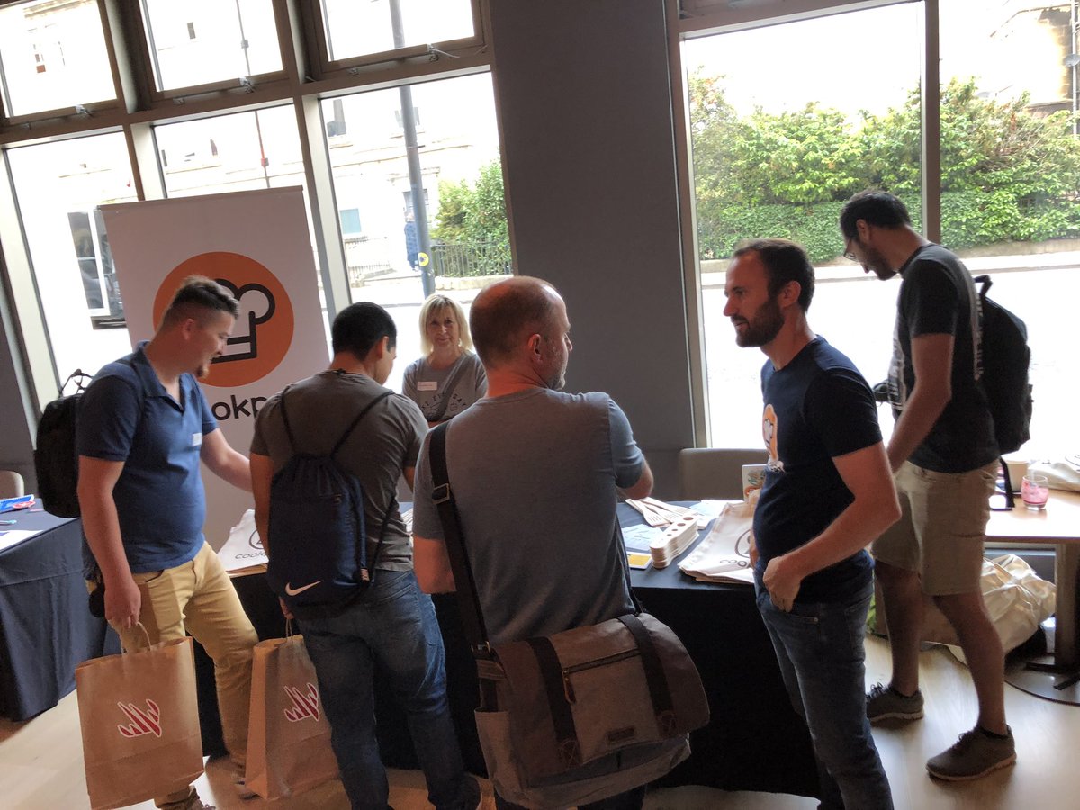 ainame's tweet image. I’m attending this! #hackingwithswiftlive