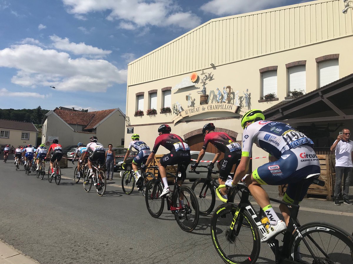 ⁦@TeamINEOS⁩ passing the fabulous house of Champagne Autreau de Champillon ⁦<a href="/LeTour/">Tour de France™</a>⁩ ⁦<a href="/LaurentAutreau/">Champagne Autréau de Champillon</a>⁩ ⁦@ConnoisseurE⁩ ⁦<a href="/rdwineshop/">R + D Wine Shop</a>⁩ ⁦<a href="/whalleywineshop/">The Whalley Wine Shop</a>⁩