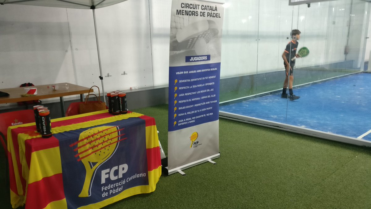 Meri_Ibanyez's tweet photo. Estrenem el Circuit d'estiu de Menors al Barberà Pàdel Indoor, des d'avui fins dijous les finals. Pàdel d'estiu!
@FCatalanaPadel @BarberaPadelBPI 
#menorsFCP #novaprova https://t.co/Q0cXEdTEUa