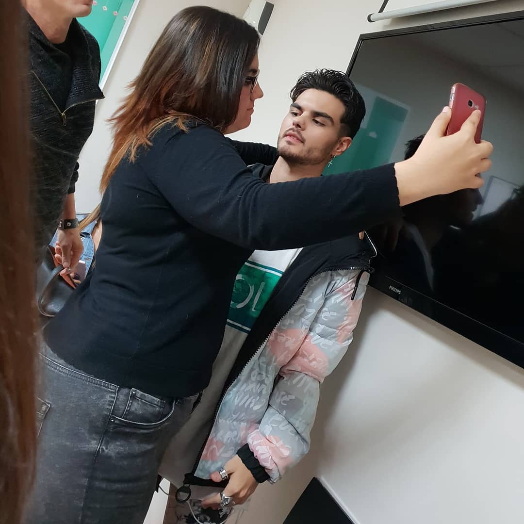 Supersonia_99's tweet photo. @AbrahamMateo @Ozuna_Pr Me siento privilegiada de haber escuchado vuestro tema con Chris Brown en la firma de Valencia.
Ojala poder escuchar algo mas que esos segundos. #DimeBebe me encanto y tiene que salir! Alto temazo😌 https://t.co/PrAIGIBpnm