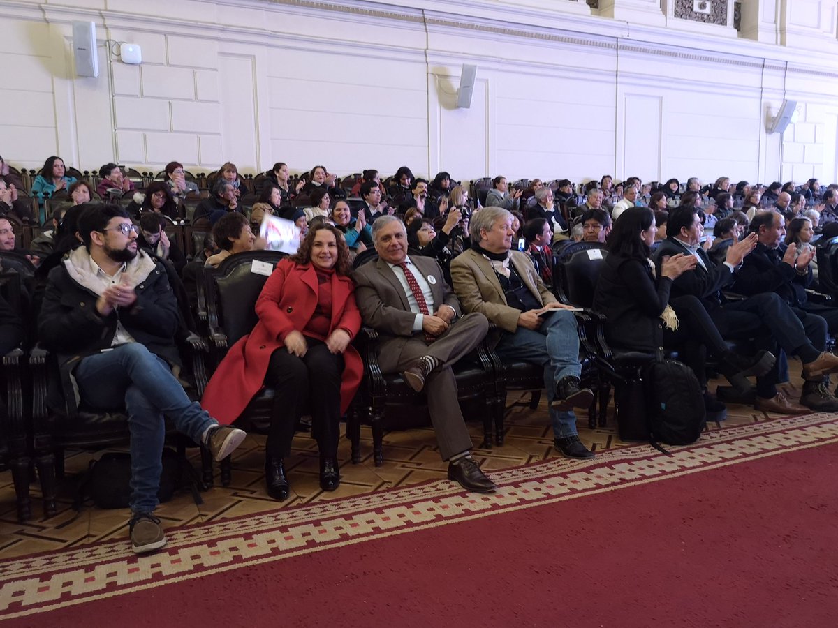 EvaJimenezU's tweet photo. El @PDC_Chile comprometido con la descentralización. Presentes @fchahin @joaperezolea @carolinagoic en acto #SoyRegionalista https://t.co/79xNVafNtz