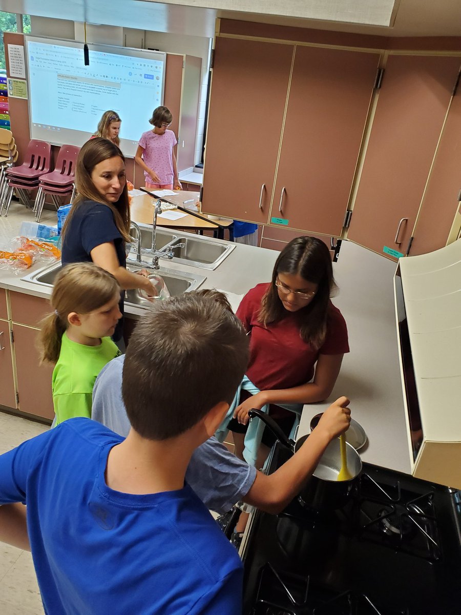 Mr_d_Hampden's tweet image. @CV_Eagle_Fndn Experiencing History Through Your Senses Camp
#InteractiveHistory is off to a baking success.