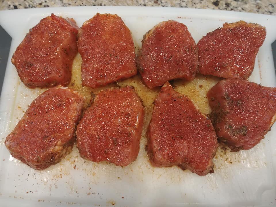 BbqPookie's tweet photo. Happy Monday! If you order today, you could be using our #AwardWinning #competitionstyle #BBQRubs by this weekend!
🔥
https://t.co/vGtkvHV9v5
🐔🐷🐮
#grillmaster #pitmaster #poultryrub #porkrub #brisketrub #beefrub #dryrub #veteranowned 🇺🇸
📸 Shawn Reed https://t.co/n9Kpm4mCBu