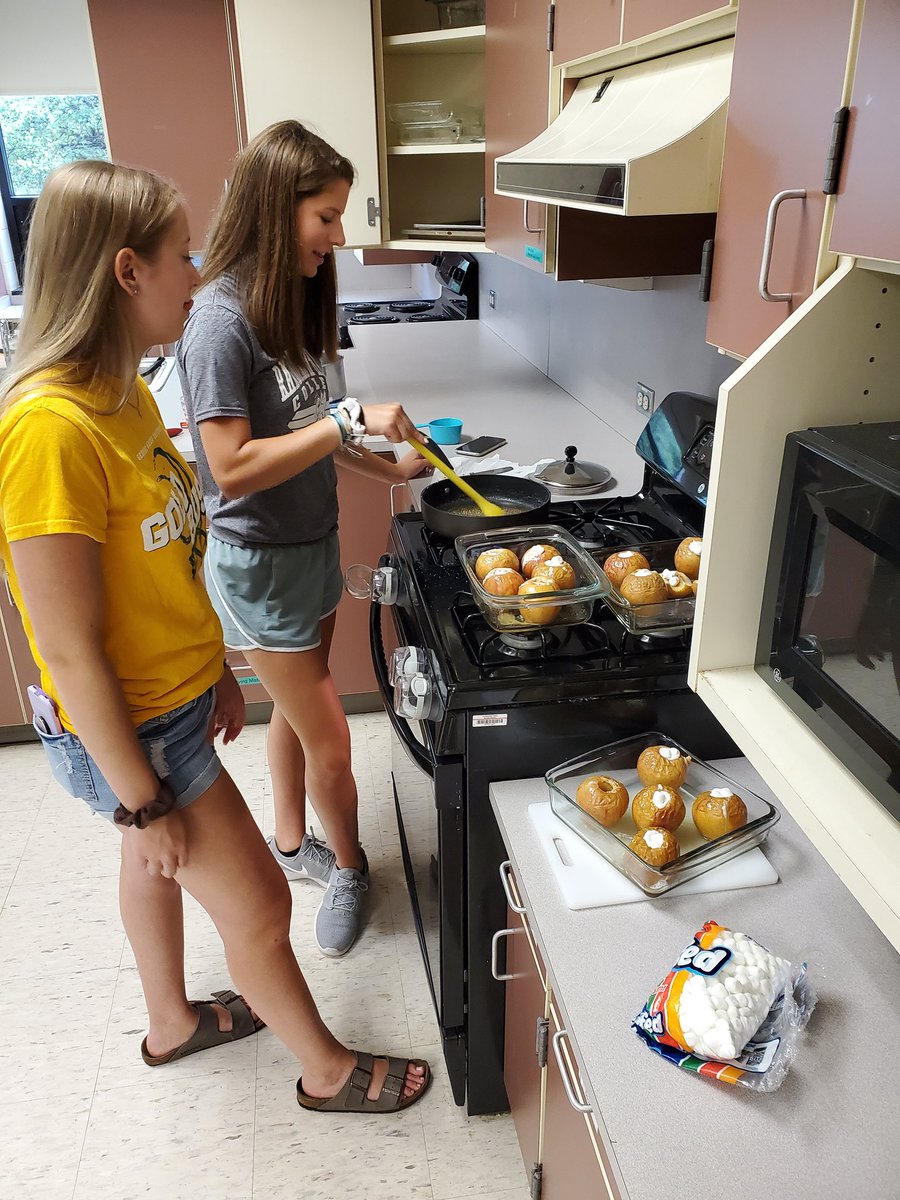 Mr_d_Hampden's tweet image. @CV_Eagle_Fndn Experiencing History Through Your Senses Camp
#InteractiveHistory is off to a baking success.