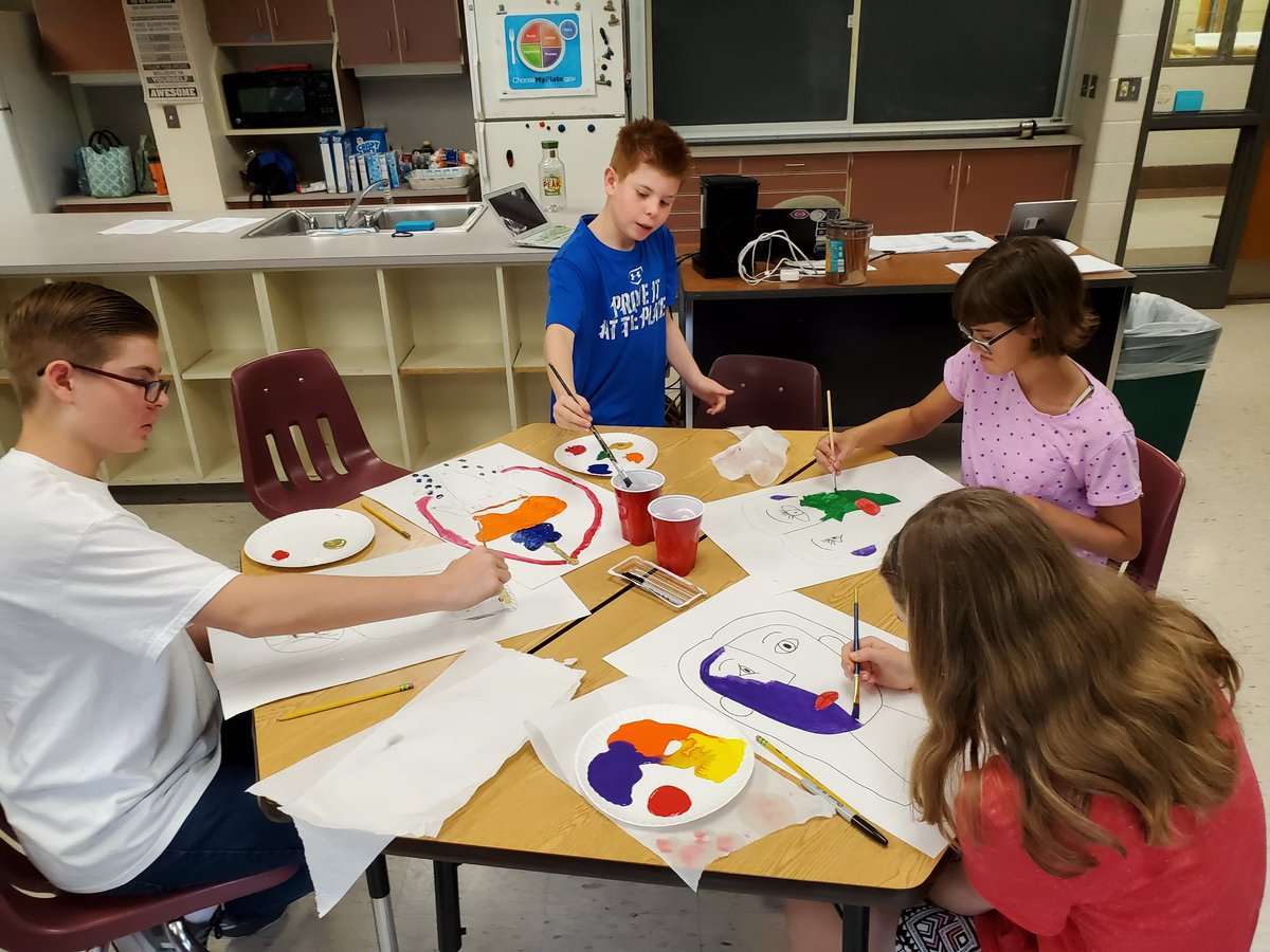 Mr_d_Hampden's tweet image. @CV_Eagle_Fndn Experiencing History Through Your Senses Camp
#InteractiveHistory is channeling their inner Picasso.