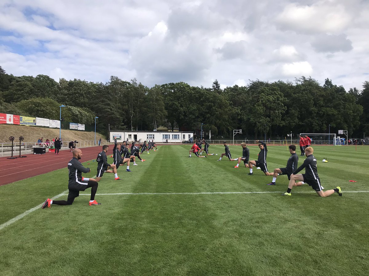 FCErzgebirgeAue's tweet photo. FCE- Athletiktrainer Marc #Lorius hat wieder übernommen ⚒  #AueRügen2019 https://t.co/P3swhhcE2y