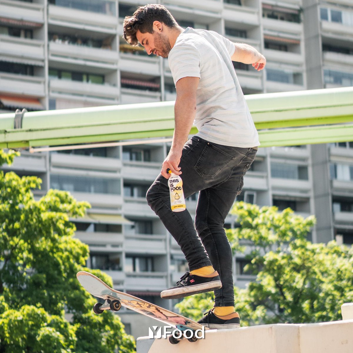 Bist du eher der Action-Typ und probierst neue Skateboard-Tricks, oder entspannst du lieber mit einem Picknick im Park? 
Egal wo du unterwegs bist, YFood versorgt dich überall mit den Nährstoffen, die dein Körper an warmen Tagen braucht.

Zum Sommer-Drink: bit.ly/2RZNBg8