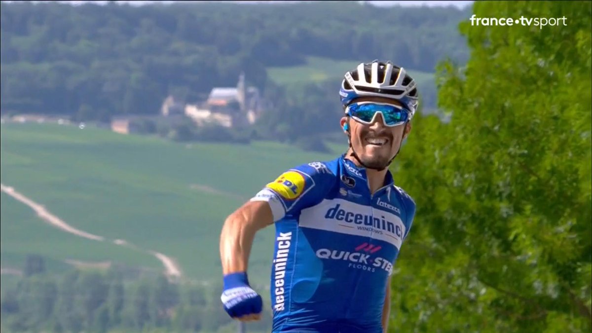 LeGruppetto's tweet photo. Il aurait pu se contenter d'attendre le final, mais il a préféré tout risquer pour faire coup double. Et ça a fonctionné. Bravo champion. Un fier maillot jaune tricolore. #TDF2019 https://t.co/P1UzlyBXvT