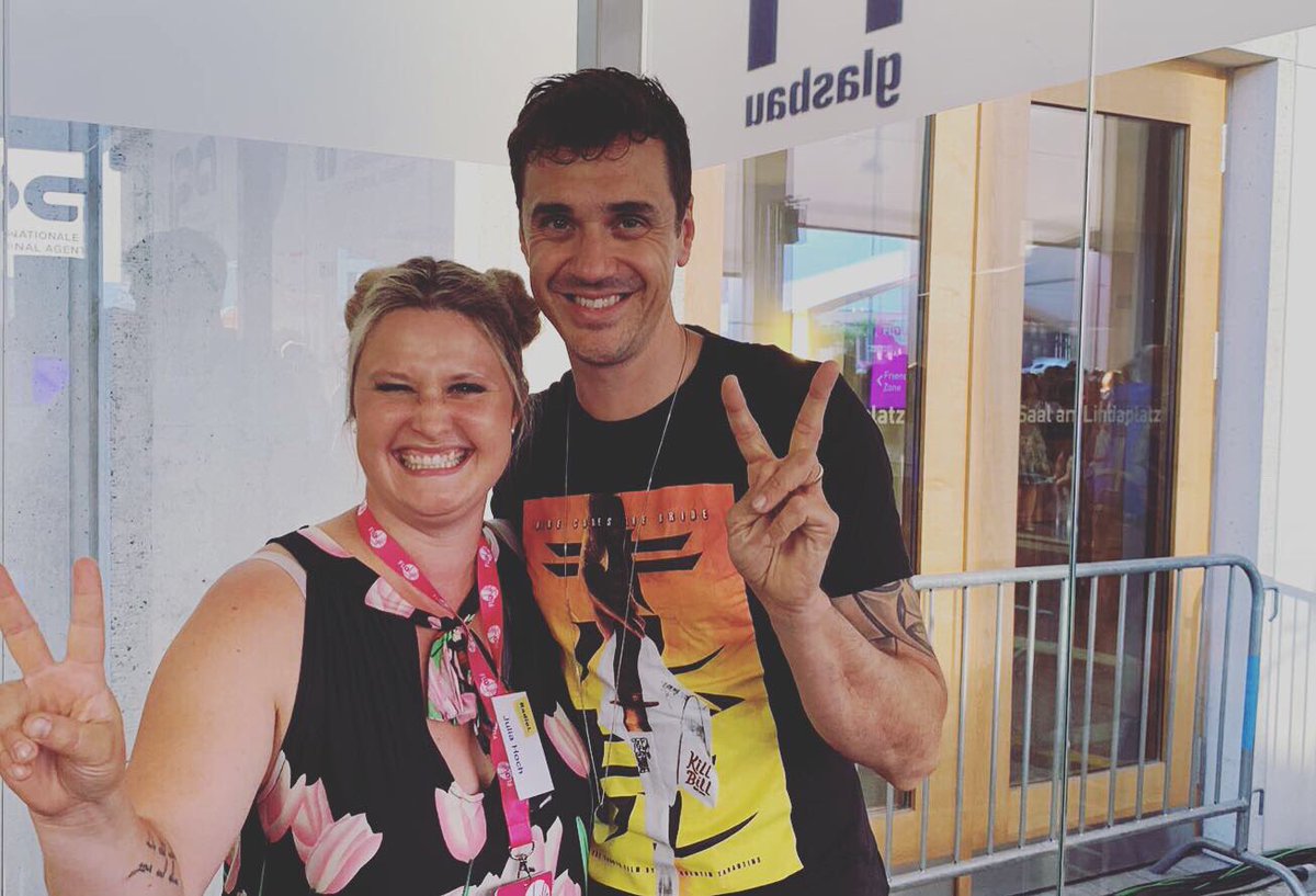 JuliaHoch2's tweet photo. Ich bin immer noch #geflasht vom @FL1LIFE Festival! So viel gute Gespräche gehabt, viele tolle neue Erfahrungen gemacht und vorallem viel Spass gehabt im Glasstudio von @RadioL_News!#Danke an alle die vorbei gekommen sind! Auf nächstes Jahr!🎤👌🏻😍 https://t.co/j7wXm8apND