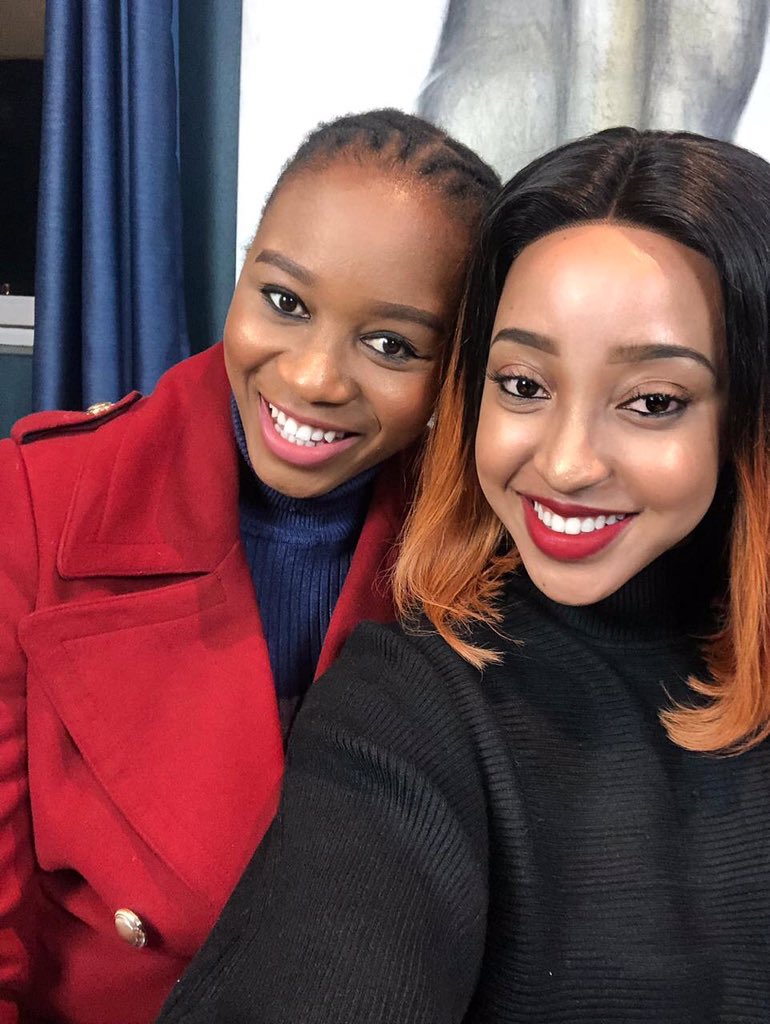 Bhee_Posh's tweet photo. Thank You God.
I had the pleasure of picking the brains heart and soul of @JackiePhamotse and boy was I filled ! Soul deep conversations laced with laughter were the order of the day
#activehealing #jackiephamotse #soulful #bare #thehockeyclub #itweetwhatilike https://t.co/mhpyTrEj8a