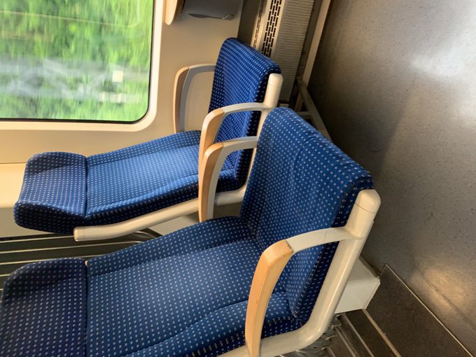 While I understand why the seats are arranged this way, it still deeply annoys me. @NordWestBahn https://t<a href="/tag/ios7"class="tags"><span>#ios7</span></a>