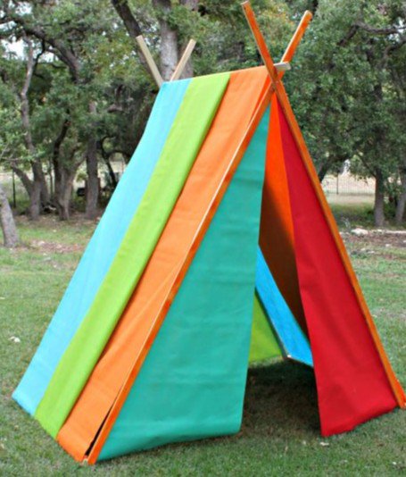 Use bolts of bright Oly-Fun fabric to create a large play tent that will keep the kids entertained!
ow.ly/q5ca50uRPiE