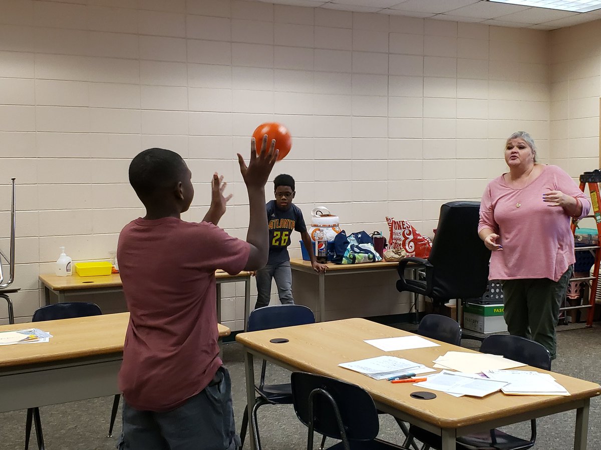 MaryRyan_LCSS's tweet image. Seeing some great student engagement at summer remediation #quzziz #kahoot #smallgroupteaching #catchandanswer @kgkarigraves @savant_lcss @MRRVH