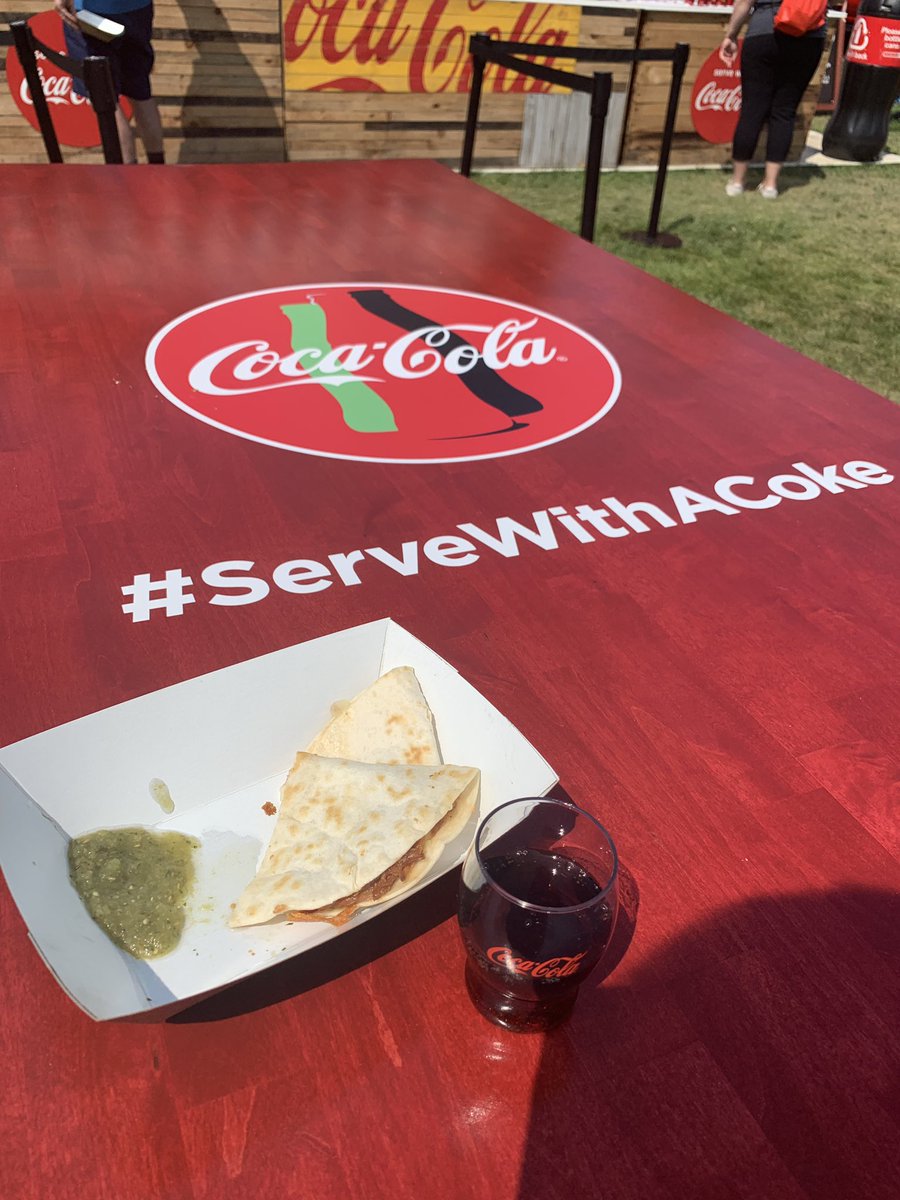 DanielleDanburg's tweet photo. Breakfast of champions!!!! Yum! @momocho1 @CocaCola #PlayBallPark #servewithacoke #AllStarGame https://t.co/ix2Ki1gU2s