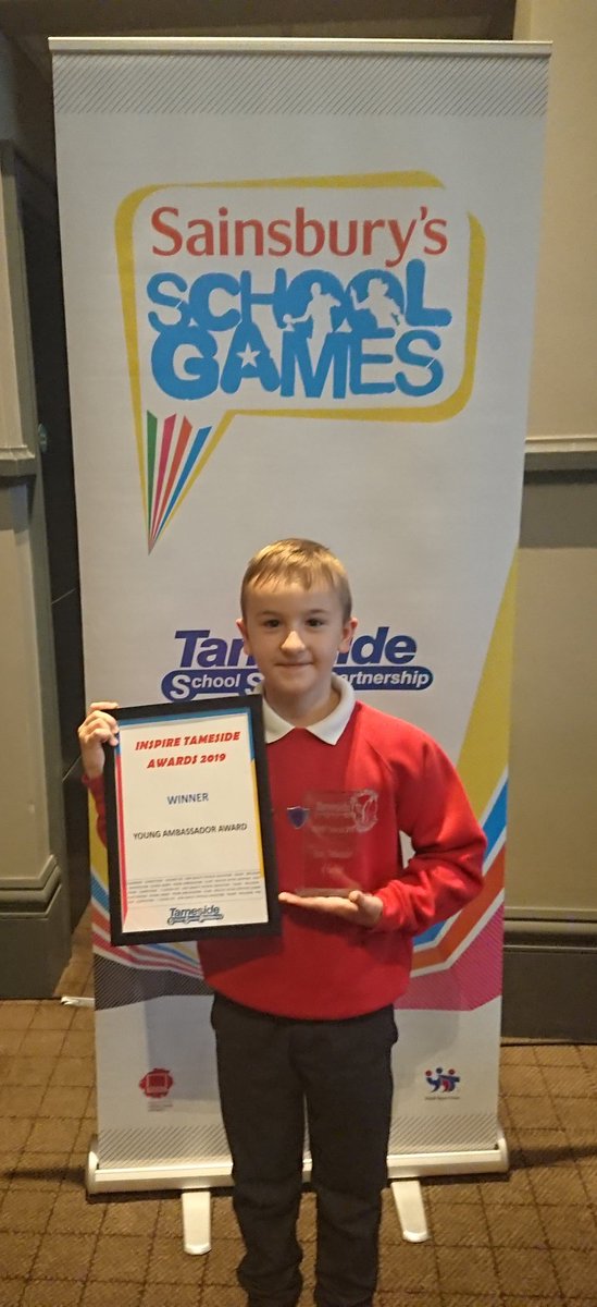 ArliesSport's tweet image. We've really enjoyed the Inspire Tameside awards this afternoon. We picked up an award for leadership programme of the year, our Platinum @YourSchoolGames award and a young ambassador of the year. Our starstruck girls' football team goalkeeper also met @ellatoone99! @tamesidessp