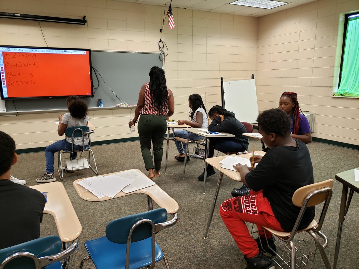 MaryRyan_LCSS's tweet image. Seeing some great student engagement at summer remediation #quzziz #kahoot #smallgroupteaching #catchandanswer @kgkarigraves @savant_lcss @MRRVH