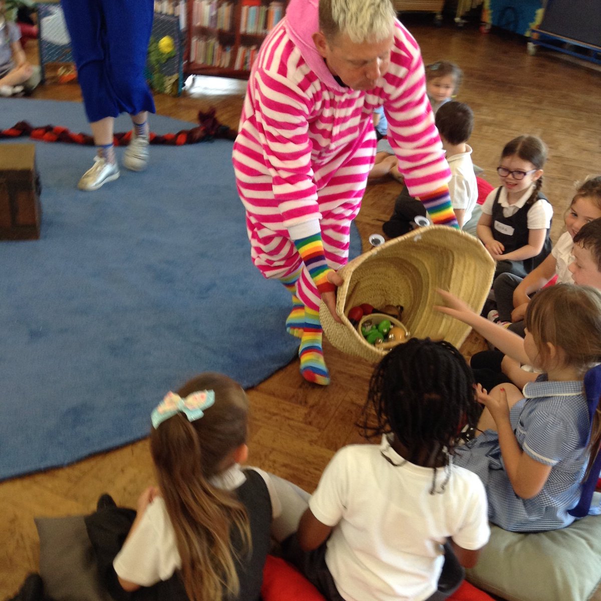 RecBellfieldi's tweet photo. RD has had a wonderful afternoon exploring exciting stories with 
@PlayHouseBham
We loved playing the musical instruments to support the story and pretending to be underwater creatures.
We hope the bookworm remembers that books are for reading not eating! 
#lovereading #eyfs https://t.co/VCnriNOjjB