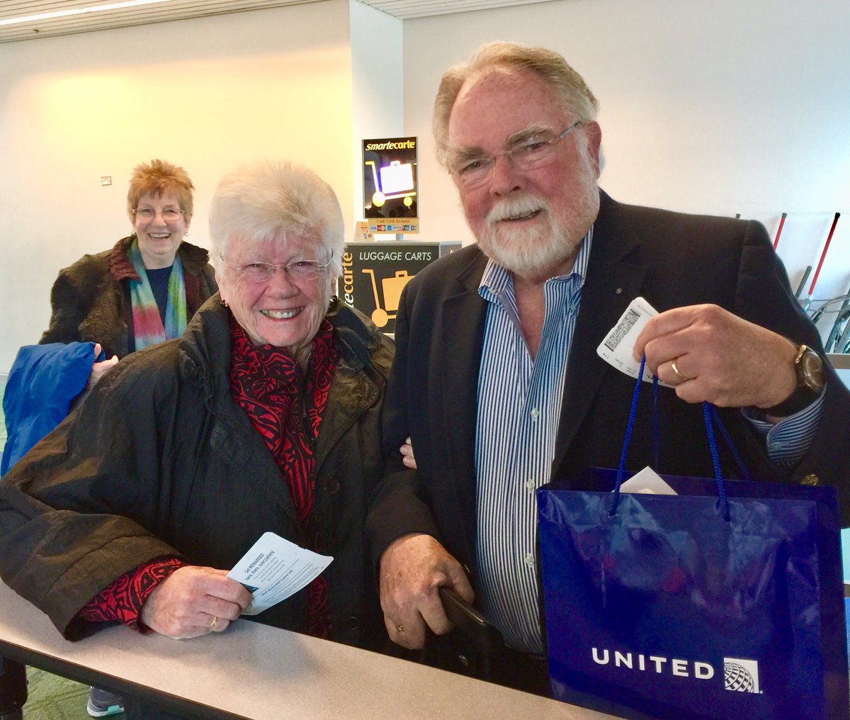 gokyo2016's tweet photo. Today we celebrate Mr John Clinton Evans on becoming a Million Miler. Thank you Mr. Evans  from your PDX friends @weareunited @united #beingUnited #pdxteam #milestones @EdwardLightle @jcourt4241968 https://t.co/TDkEXFI8SM