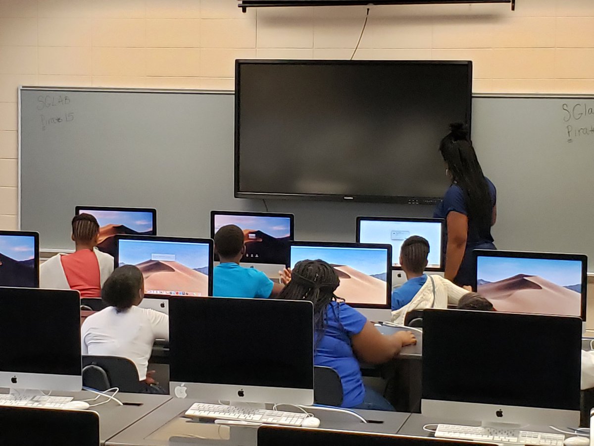 MaryRyan_LCSS's tweet image. Seeing some great student engagement at summer remediation #quzziz #kahoot #smallgroupteaching #catchandanswer @kgkarigraves @savant_lcss @MRRVH