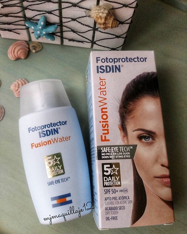 mjmakeup12's tweet photo. Muy buenas tardes! Pues hoy os cuento que me parece este famosísimo protector solar facial de @isdin el #fusionwater con SPF 50+ ☀️ 👙 .
.
Nos dice el envase que tiene base acuosa, textura fresca y absorción inmediata para uso diario. Es de acabado se… https://t.co/M4BnTPxAw2 https://t.co/JtUFsbhglQ