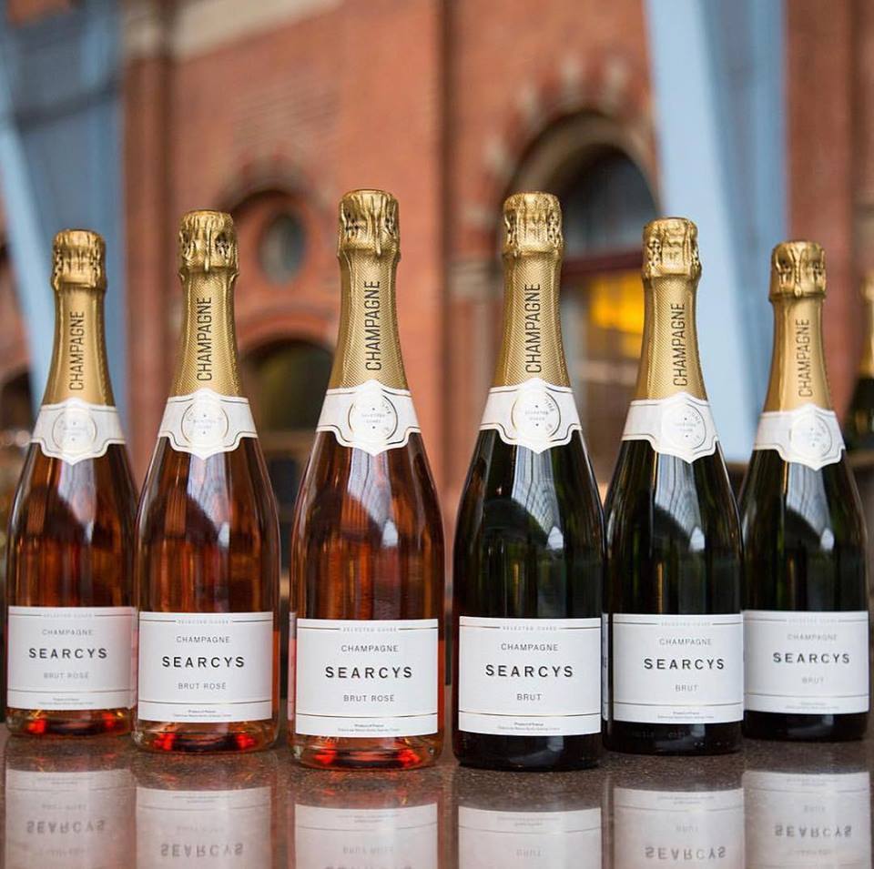 #Concours: On vous fait gagner des bulles avec <a href="/SearcysBars/">SearcysChampagneBar</a> pour célébrer le 14 juillet. Pour jouer, 1 follow, 1 RT, 1♥️ (avec modération, bien sûr!) 🇫🇷👉🍾bit.ly/2LHnE3W