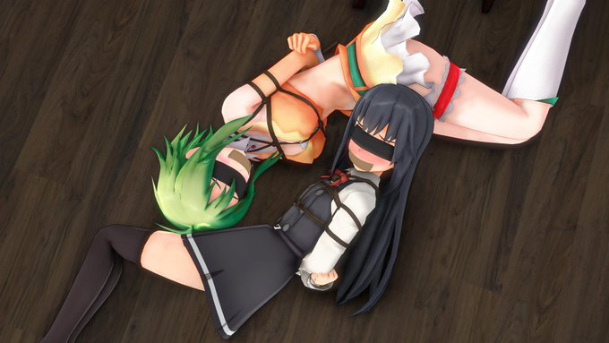 襲撃者のキャラバンが移動しない時間帯は、適当な廃屋に私たちを監禁した。なんとか身を寄せ合い、励ましあう。そのそぶりは、襲撃者たちを喜ばせるもの。 