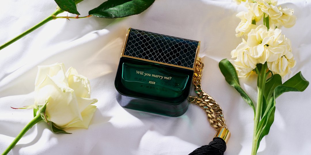 ThePerfumeShop's tweet image. A special message, scent with love ❤️ Ask in store or visit our website to discover more about our engraving service ➡️ ow.ly/HwHx50uMwW6