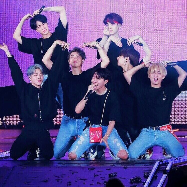 kookymint's tweet image. спасибо бтс, за то что мы есть. за то, что они сплотили нас в одну большую и единую семью, со всеми ее недостатками и достоинствами, мы всё равно есть друг у друга💜

#ARMYmeansFamily #6YearsWithBTS